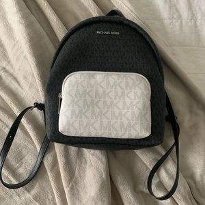 Great condition Michael Kors bag!